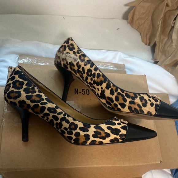 Coach Zan Leopard Print Calf Hair Pump Pointed Toe Heel Black Leather Sz 7.5 US - Picture 6 of 16